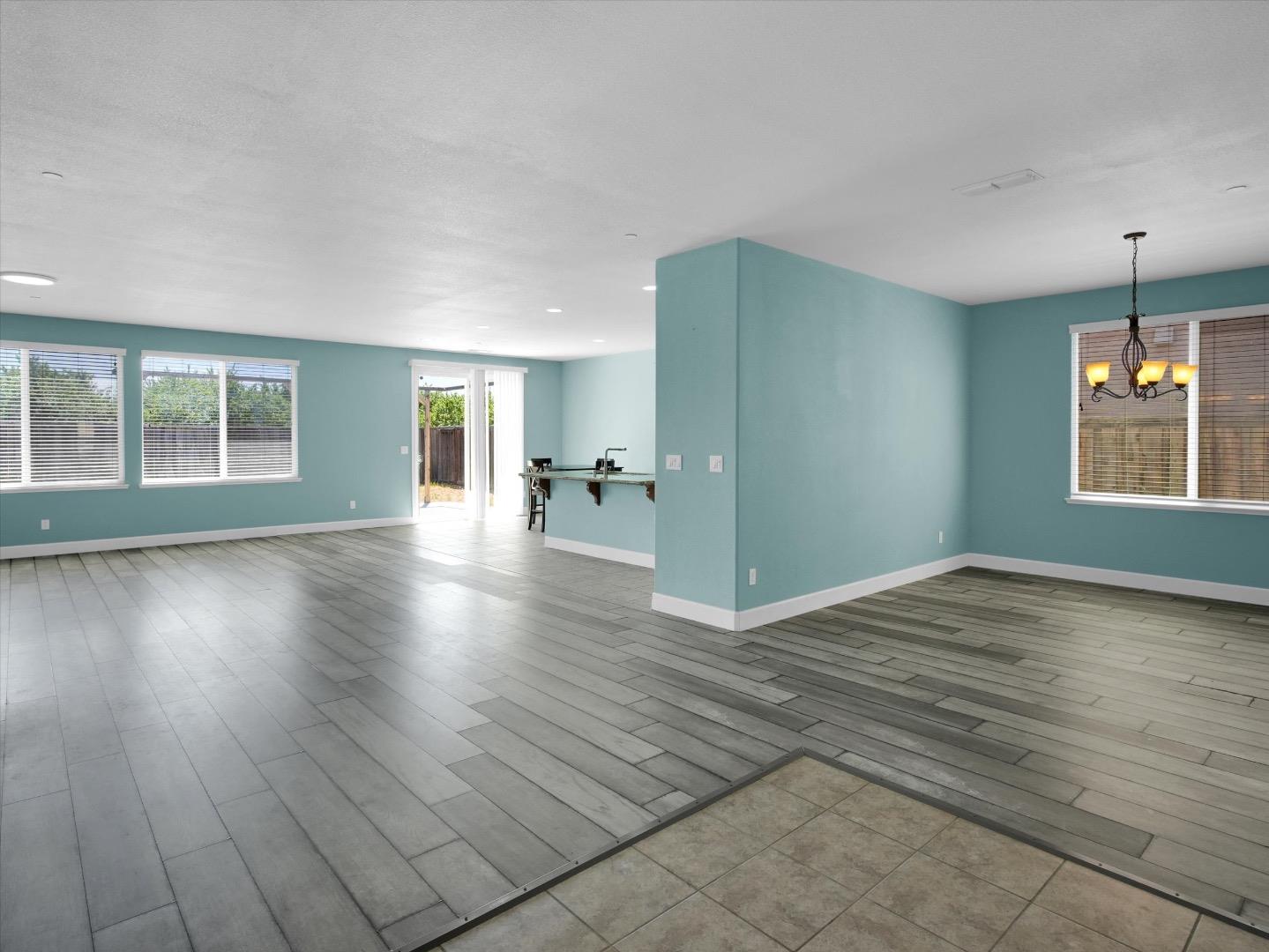 Detail Gallery Image 4 of 39 For 1538 Daisy Dr, Patterson,  CA 95363 - 4 Beds | 3 Baths