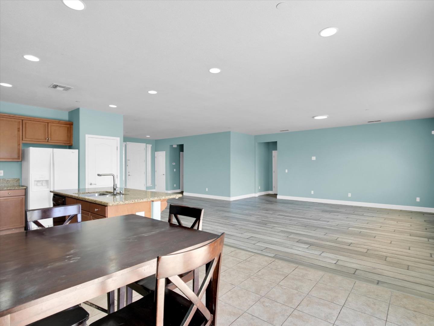 Detail Gallery Image 8 of 39 For 1538 Daisy Dr, Patterson,  CA 95363 - 4 Beds | 3 Baths