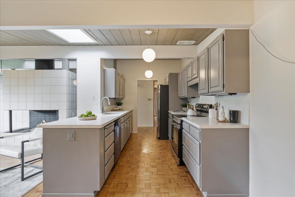 Detail Gallery Image 22 of 45 For 2441 Greer Rd, Palo Alto,  CA 94303 - 4 Beds | 2 Baths