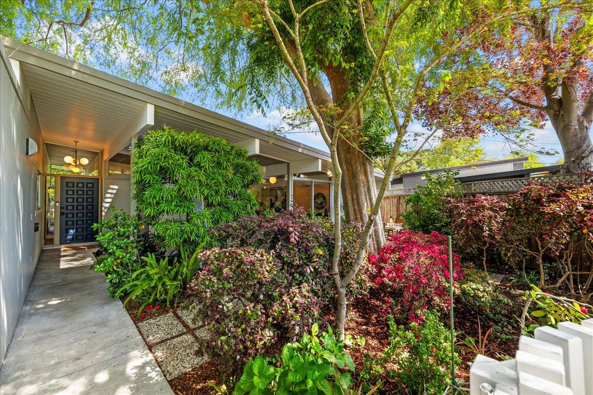 Detail Gallery Image 4 of 45 For 2441 Greer Rd, Palo Alto,  CA 94303 - 4 Beds | 2 Baths