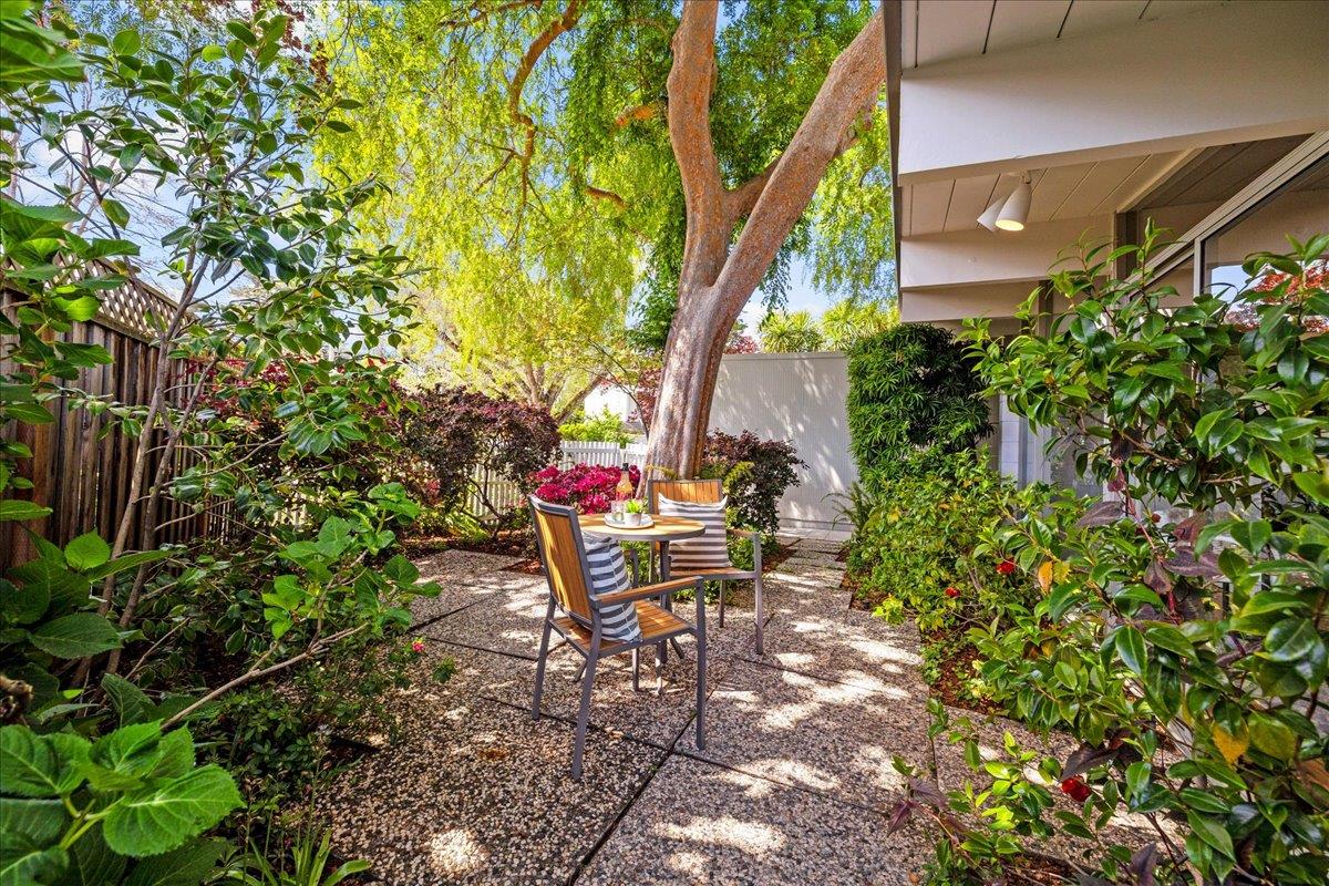 Detail Gallery Image 5 of 45 For 2441 Greer Rd, Palo Alto,  CA 94303 - 4 Beds | 2 Baths