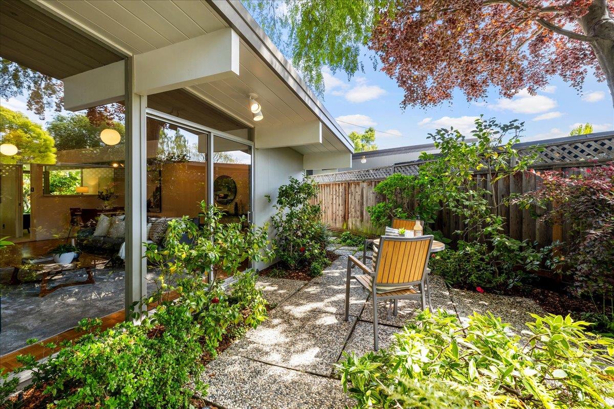 Detail Gallery Image 6 of 45 For 2441 Greer Rd, Palo Alto,  CA 94303 - 4 Beds | 2 Baths