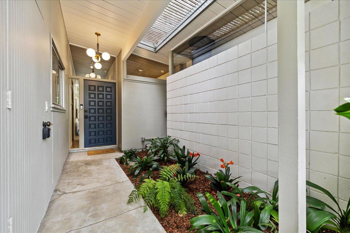 Detail Gallery Image 7 of 45 For 2441 Greer Rd, Palo Alto,  CA 94303 - 4 Beds | 2 Baths