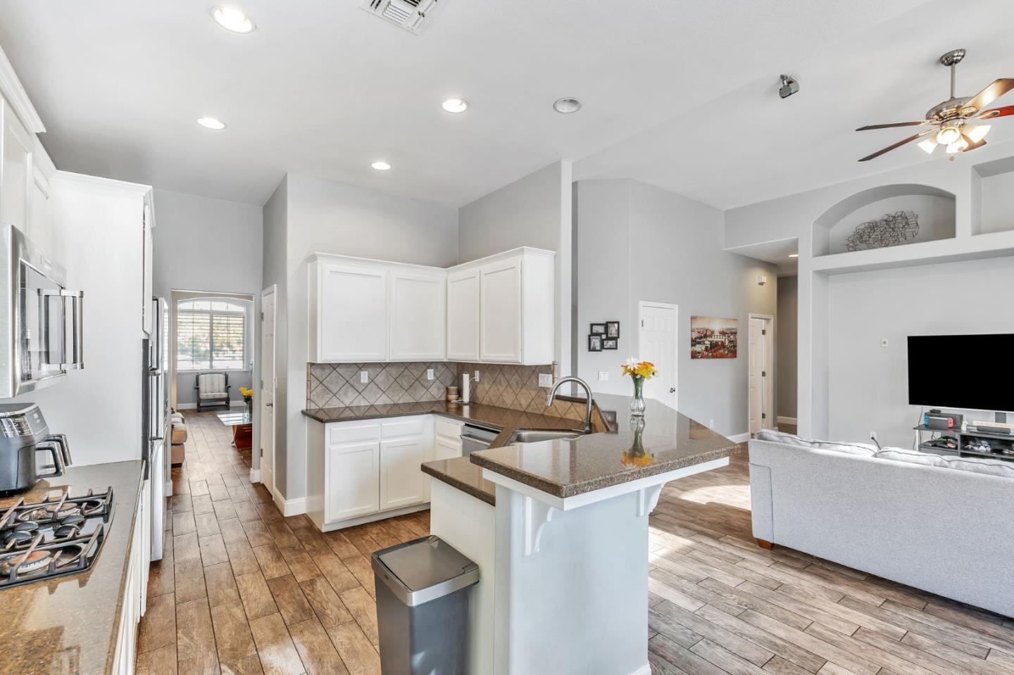 Detail Gallery Image 12 of 34 For 839 S Susan Ave, Kerman,  CA 93630 - 4 Beds | 2 Baths