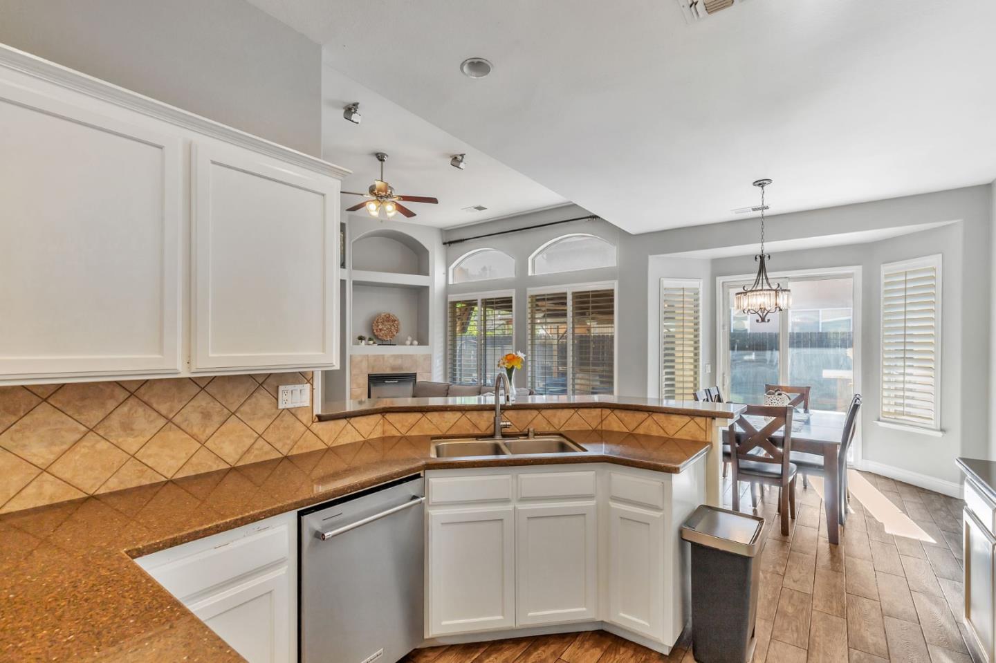 Detail Gallery Image 14 of 34 For 839 S Susan Ave, Kerman,  CA 93630 - 4 Beds | 2 Baths
