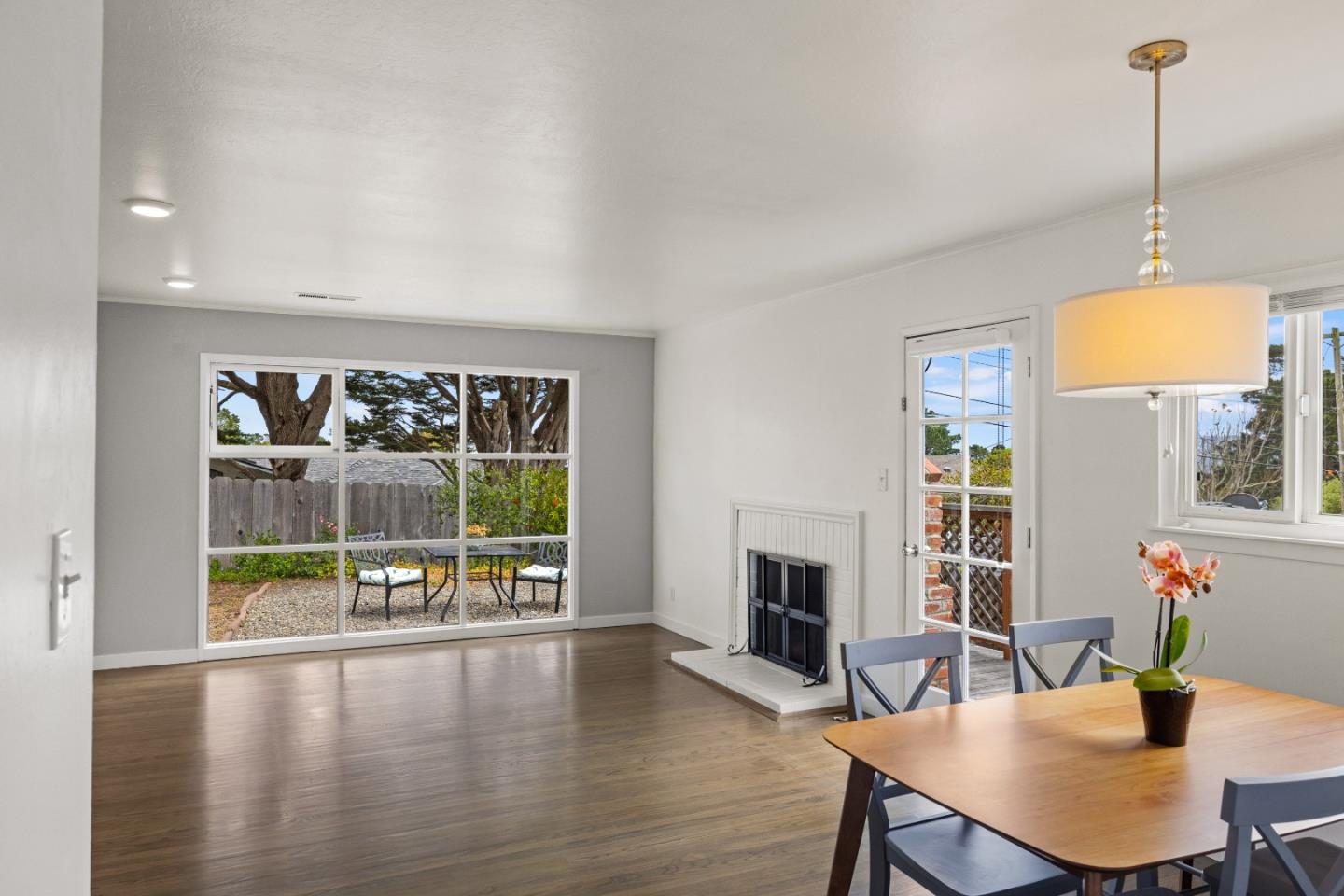 Detail Gallery Image 10 of 27 For 604 Mar Vista Dr, Monterey,  CA 93940 - 3 Beds | 2 Baths