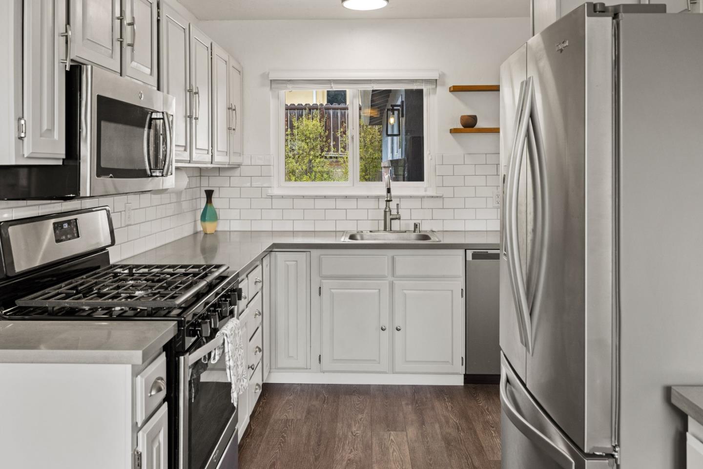 Detail Gallery Image 11 of 27 For 604 Mar Vista Dr, Monterey,  CA 93940 - 3 Beds | 2 Baths