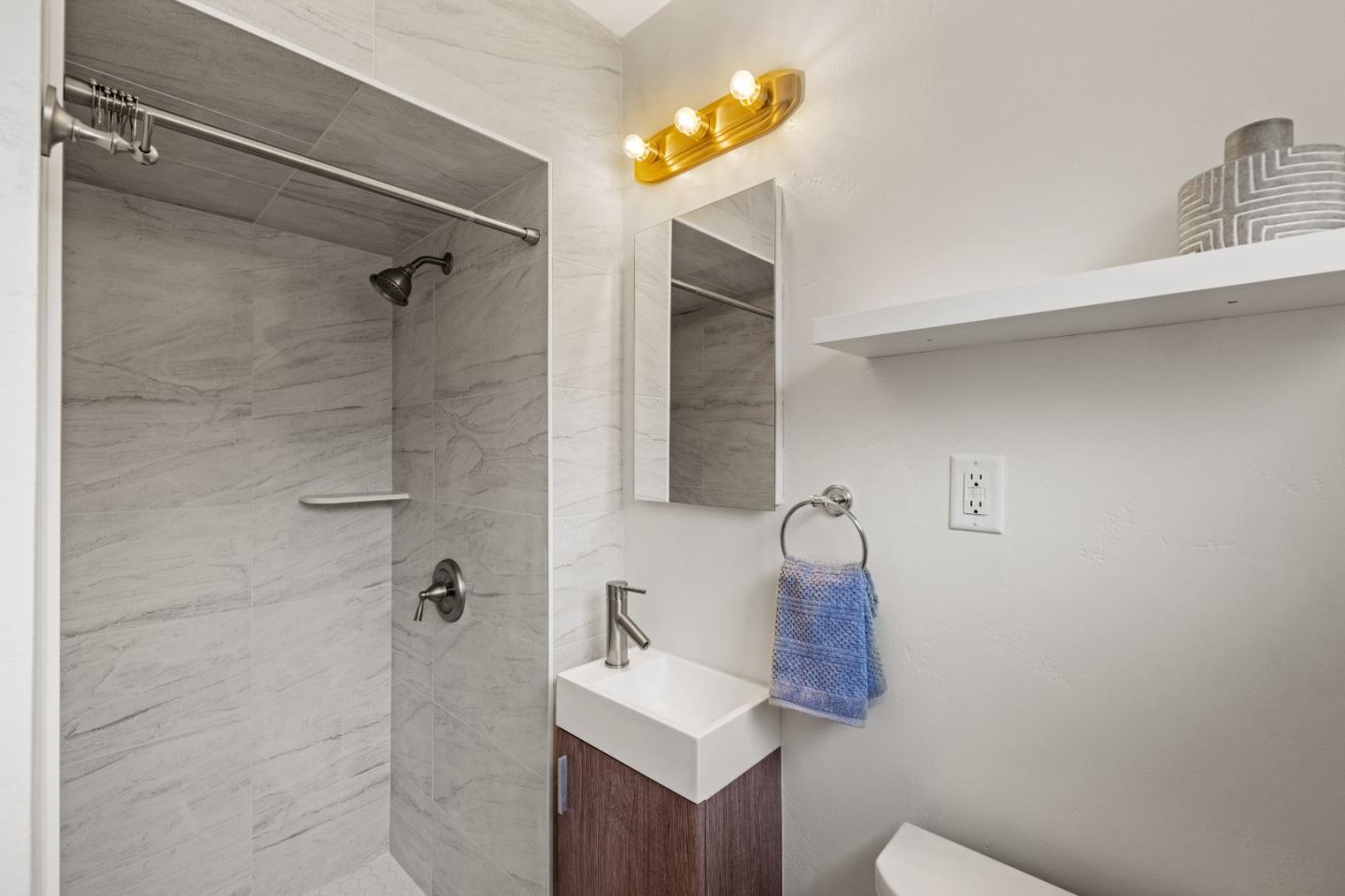 Detail Gallery Image 15 of 27 For 604 Mar Vista Dr, Monterey,  CA 93940 - 3 Beds | 2 Baths