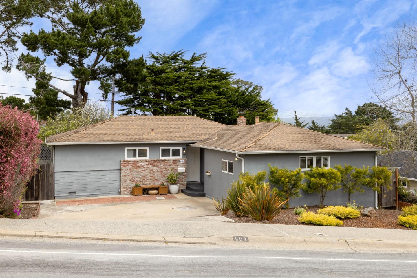 Detail Gallery Image 2 of 27 For 604 Mar Vista Dr, Monterey,  CA 93940 - 3 Beds | 2 Baths