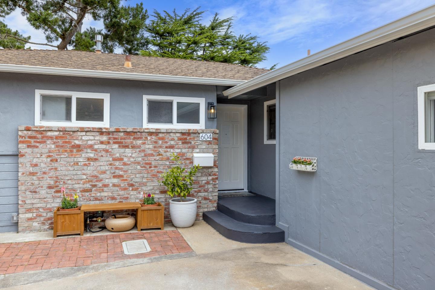 Detail Gallery Image 3 of 27 For 604 Mar Vista Dr, Monterey,  CA 93940 - 3 Beds | 2 Baths