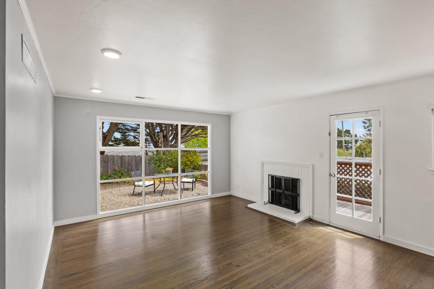 Detail Gallery Image 5 of 27 For 604 Mar Vista Dr, Monterey,  CA 93940 - 3 Beds | 2 Baths