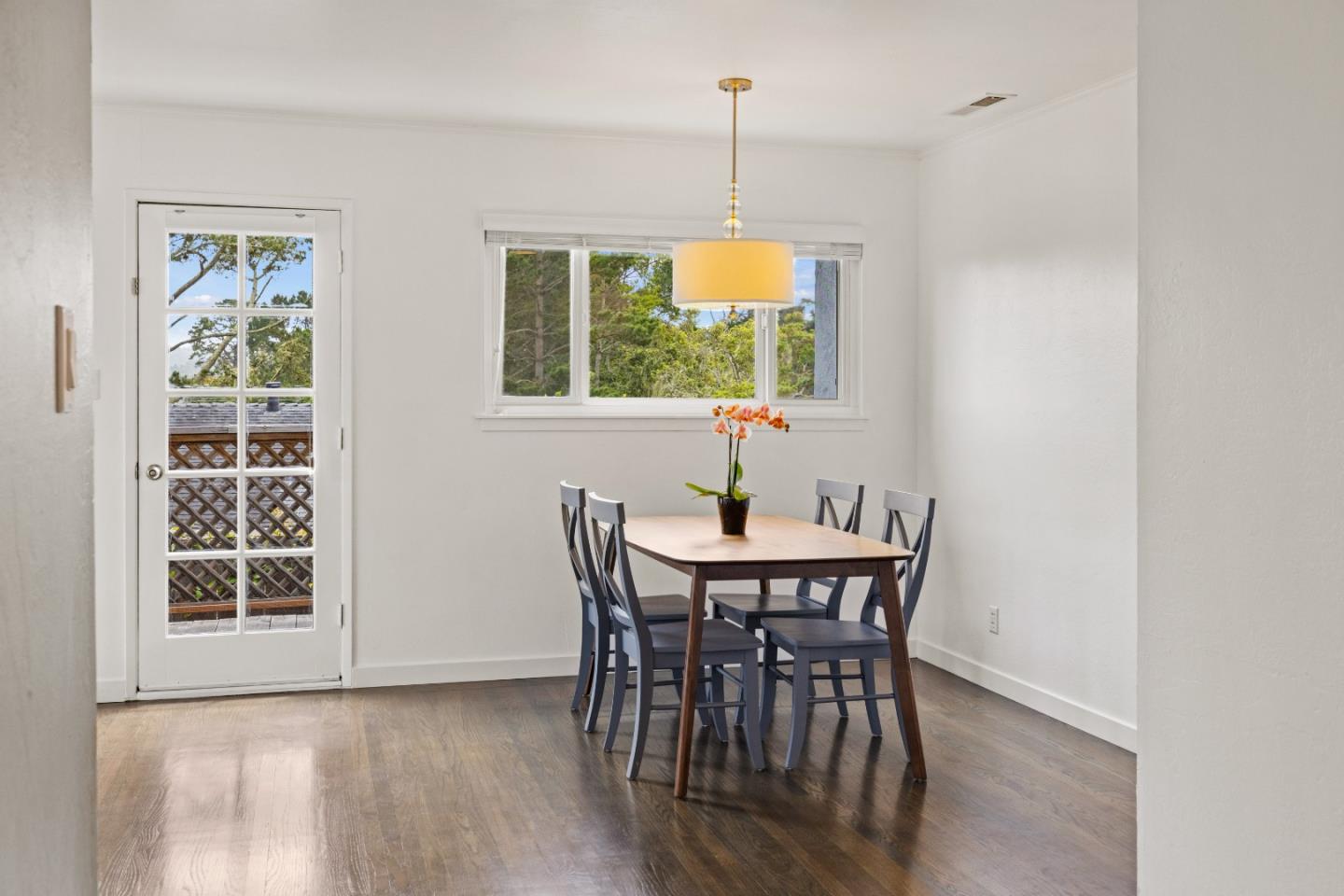Detail Gallery Image 6 of 27 For 604 Mar Vista Dr, Monterey,  CA 93940 - 3 Beds | 2 Baths