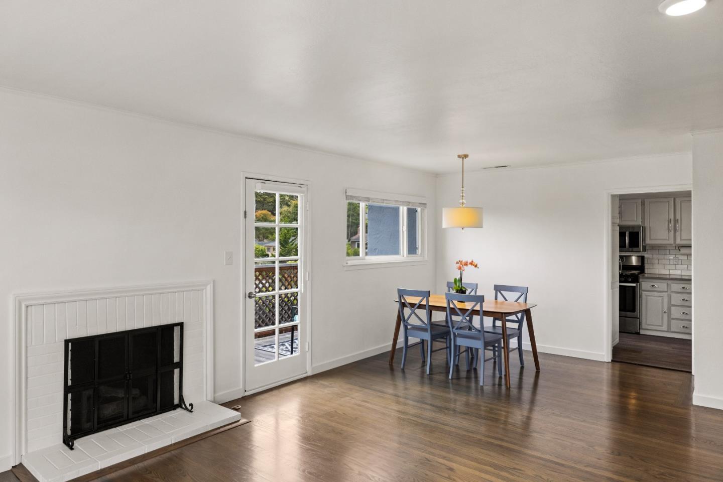 Detail Gallery Image 7 of 27 For 604 Mar Vista Dr, Monterey,  CA 93940 - 3 Beds | 2 Baths