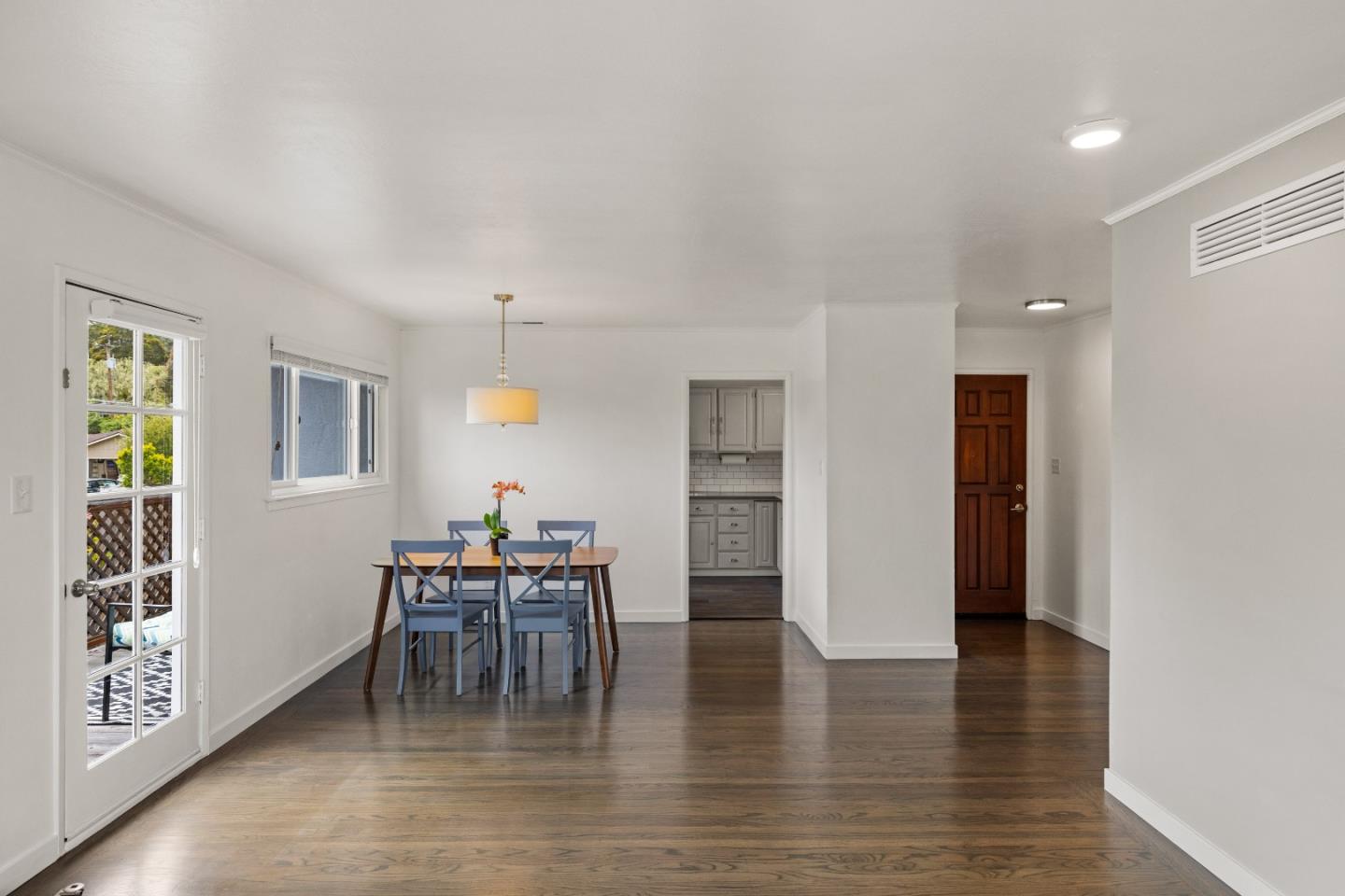 Detail Gallery Image 8 of 27 For 604 Mar Vista Dr, Monterey,  CA 93940 - 3 Beds | 2 Baths