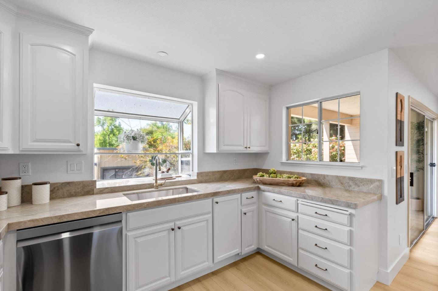Detail Gallery Image 10 of 27 For 721 Hibiscus Pl, San Jose,  CA 95117 - 3 Beds | 2/1 Baths