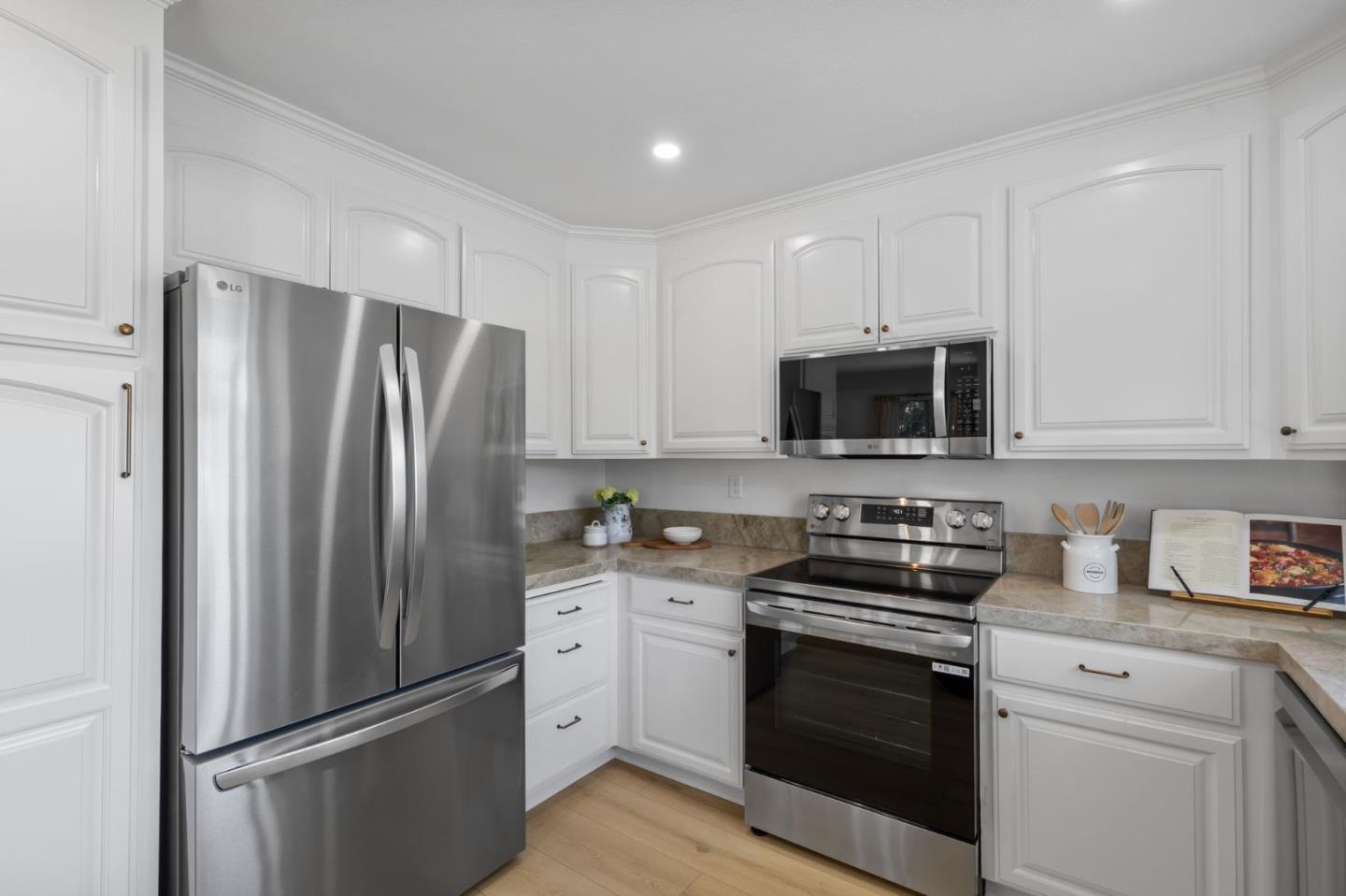 Detail Gallery Image 7 of 27 For 721 Hibiscus Pl, San Jose,  CA 95117 - 3 Beds | 2/1 Baths