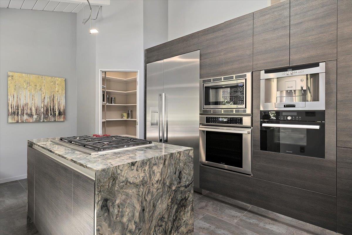 Detail Gallery Image 10 of 41 For 135 Lynton Ave, San Carlos,  CA 94070 - 4 Beds | 4 Baths