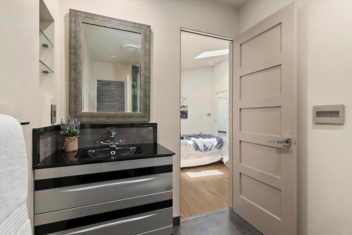 Detail Gallery Image 18 of 41 For 135 Lynton Ave, San Carlos,  CA 94070 - 4 Beds | 4 Baths
