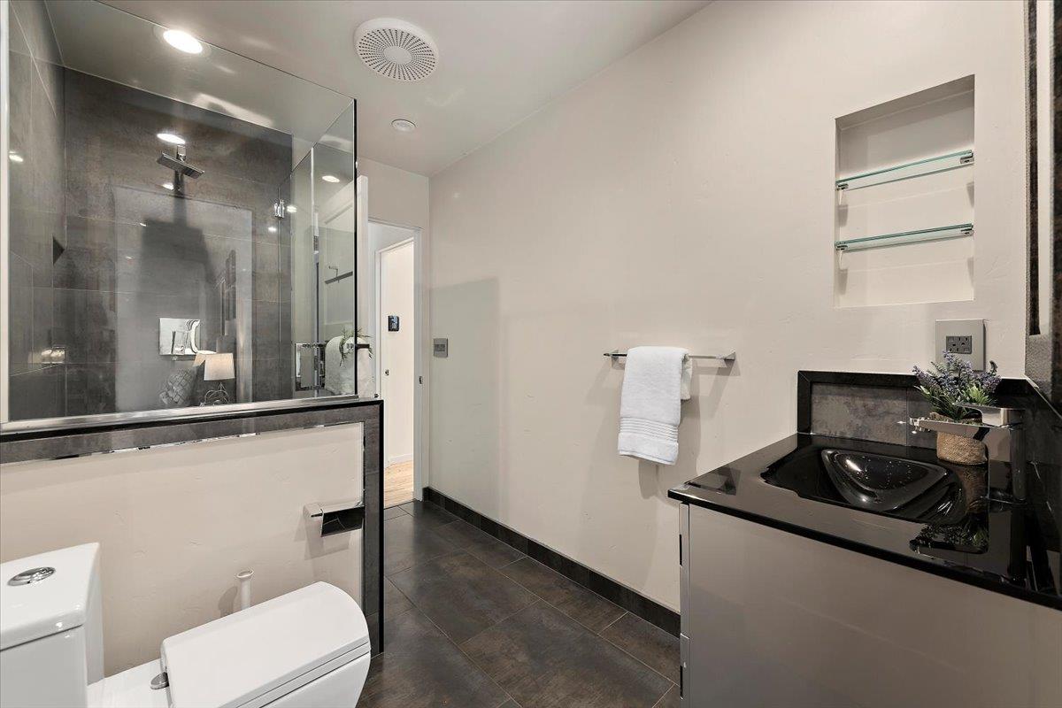 Detail Gallery Image 19 of 41 For 135 Lynton Ave, San Carlos,  CA 94070 - 4 Beds | 4 Baths