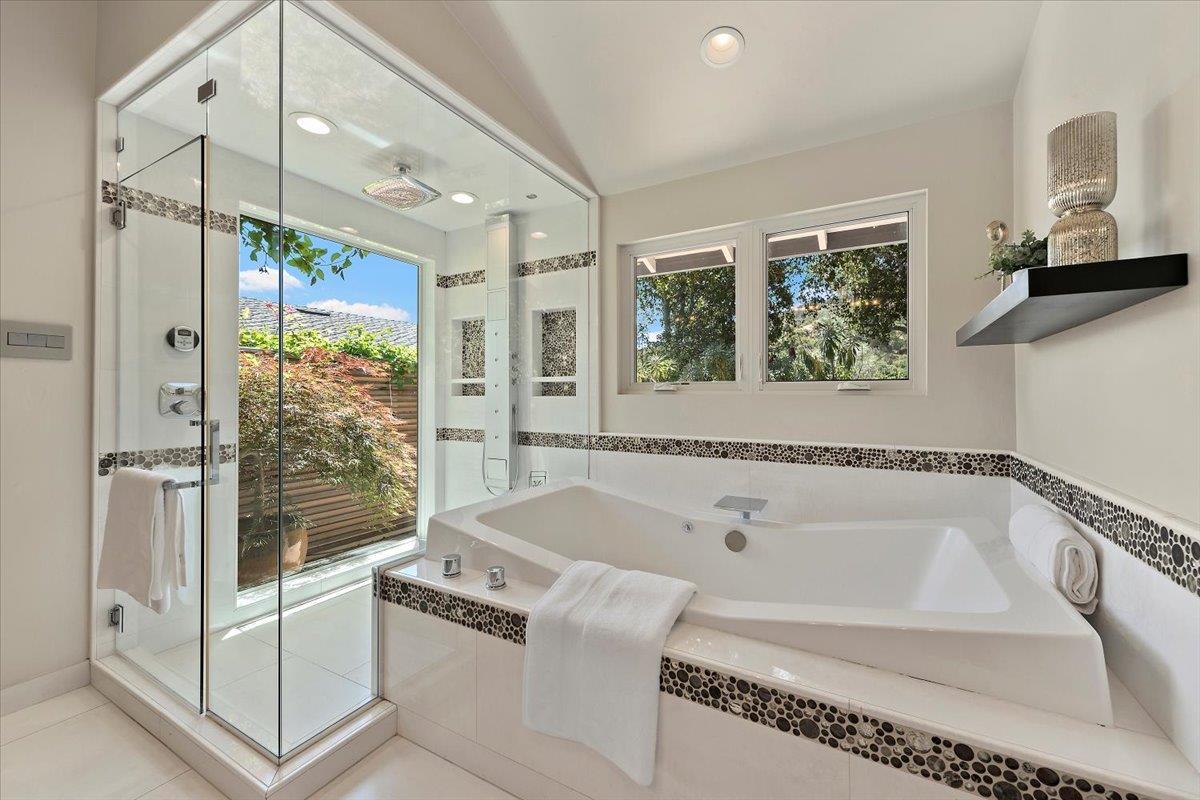 Detail Gallery Image 27 of 41 For 135 Lynton Ave, San Carlos,  CA 94070 - 4 Beds | 4 Baths