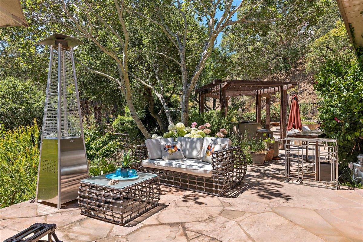 Detail Gallery Image 37 of 41 For 135 Lynton Ave, San Carlos,  CA 94070 - 4 Beds | 4 Baths