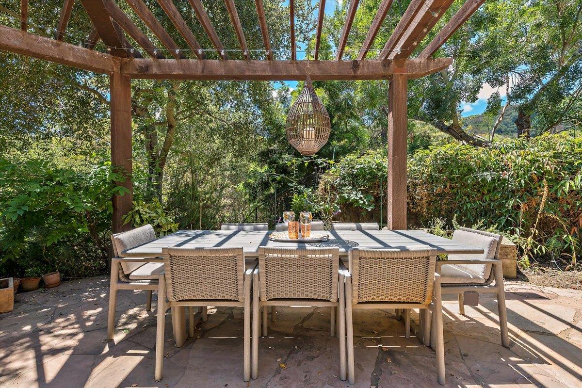 Detail Gallery Image 39 of 41 For 135 Lynton Ave, San Carlos,  CA 94070 - 4 Beds | 4 Baths