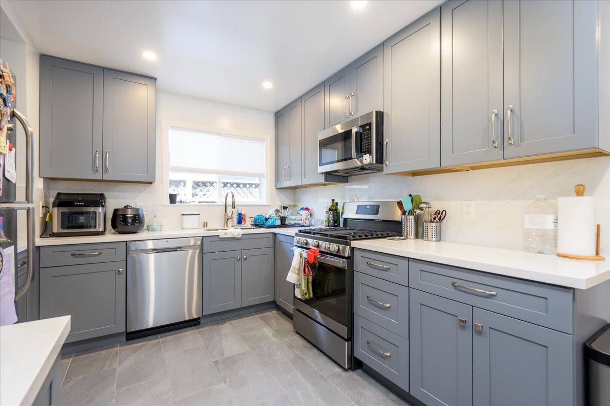 Detail Gallery Image 9 of 26 For 1089 Annapolis Dr, San Mateo,  CA 94403 - 3 Beds | 2 Baths