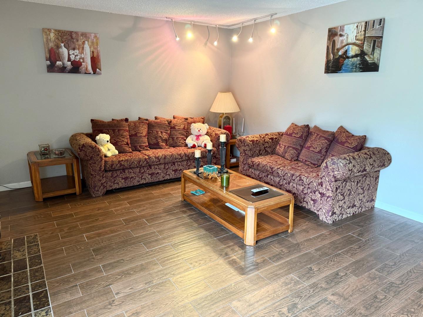 Detail Gallery Image 2 of 19 For 74 Meadow Ter, Watsonville,  CA 95076 - 3 Beds | 2 Baths