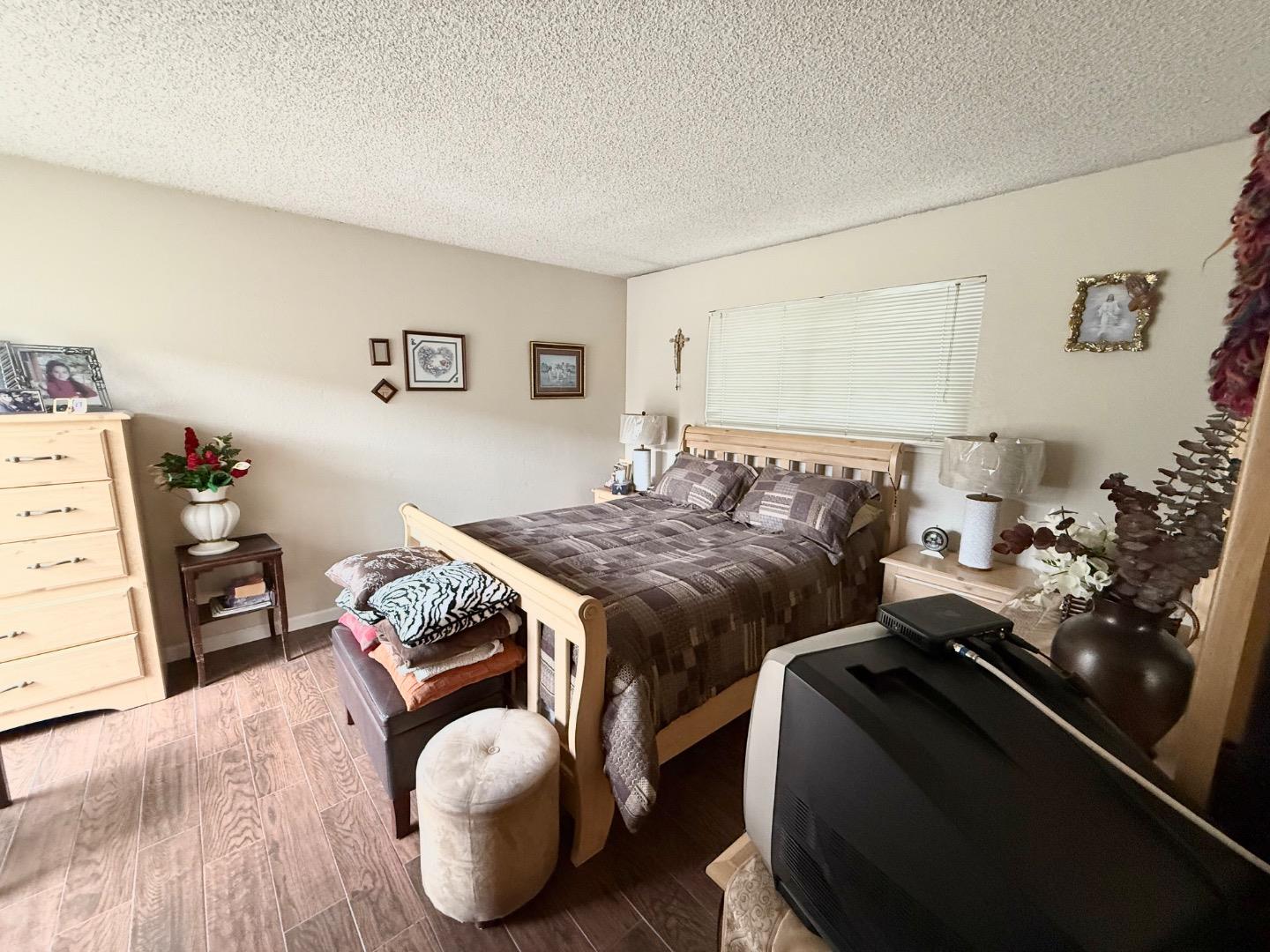 Detail Gallery Image 4 of 19 For 74 Meadow Ter, Watsonville,  CA 95076 - 3 Beds | 2 Baths