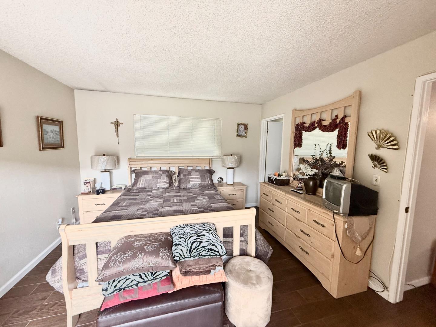 Detail Gallery Image 5 of 19 For 74 Meadow Ter, Watsonville,  CA 95076 - 3 Beds | 2 Baths