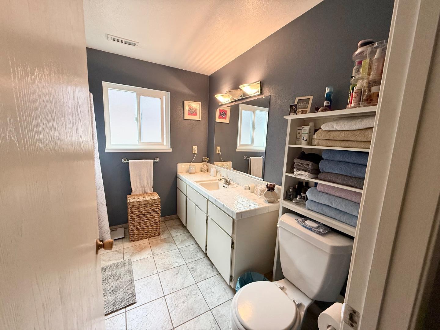 Detail Gallery Image 7 of 19 For 74 Meadow Ter, Watsonville,  CA 95076 - 3 Beds | 2 Baths