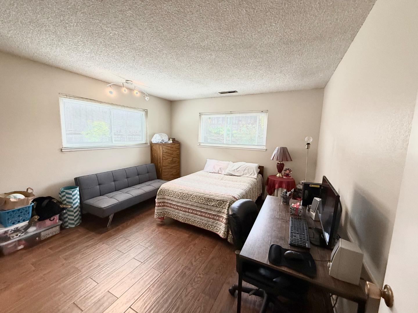Detail Gallery Image 8 of 19 For 74 Meadow Ter, Watsonville,  CA 95076 - 3 Beds | 2 Baths
