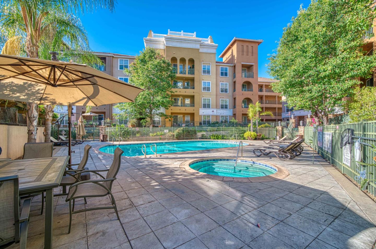 Detail Gallery Image 1 of 39 For 1445 Fruitdale Ave #101,  San Jose,  CA 95128 - 1 Beds | 1 Baths