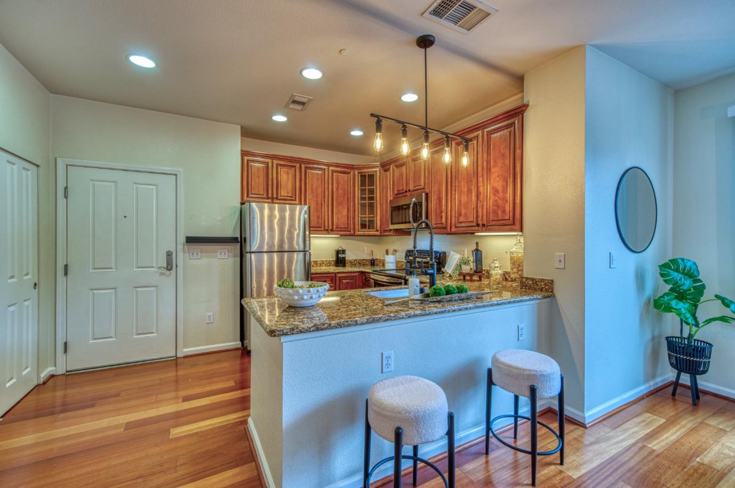 Detail Gallery Image 10 of 39 For 1445 Fruitdale Ave #101,  San Jose,  CA 95128 - 1 Beds | 1 Baths