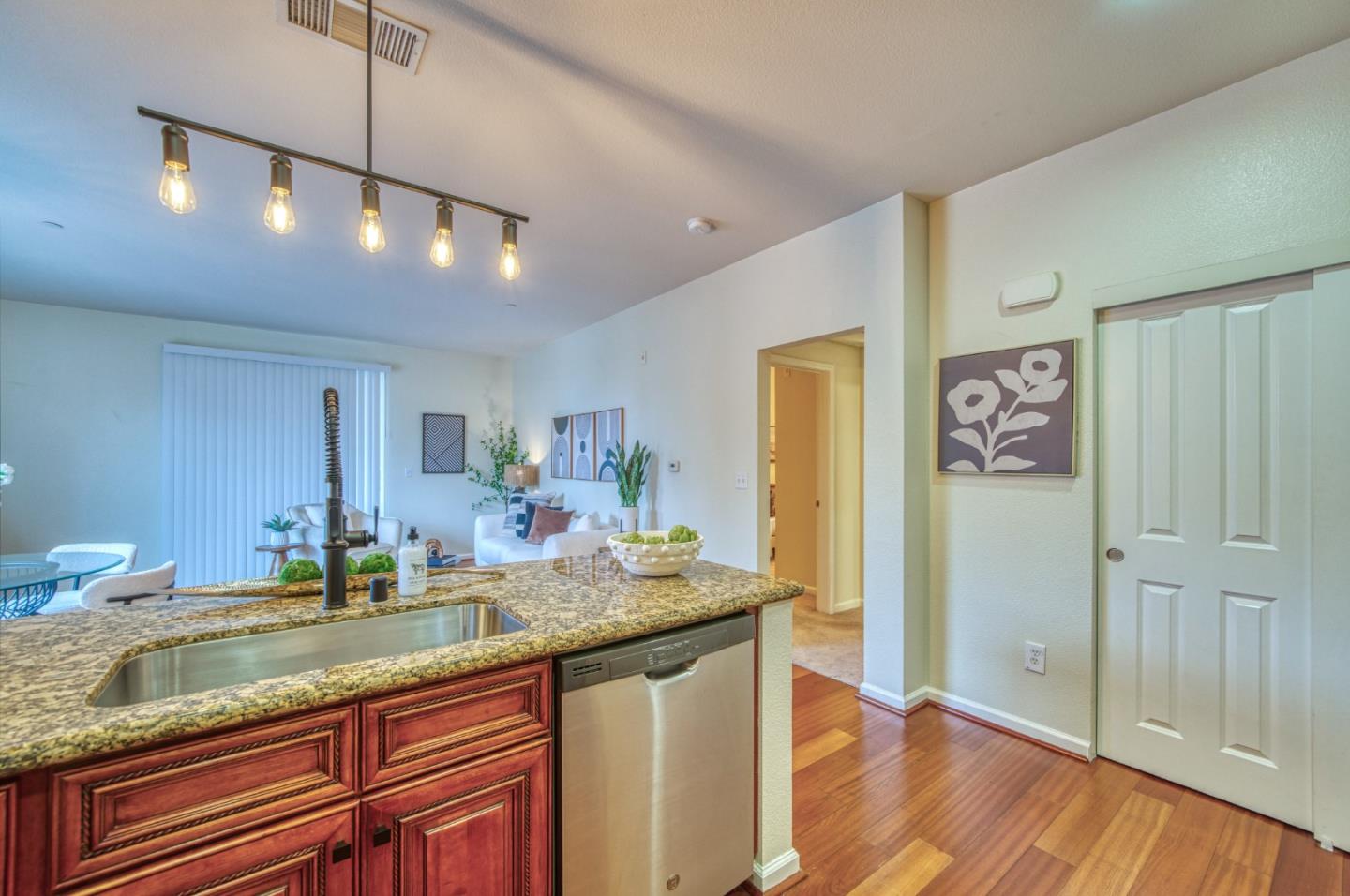 Detail Gallery Image 12 of 39 For 1445 Fruitdale Ave #101,  San Jose,  CA 95128 - 1 Beds | 1 Baths