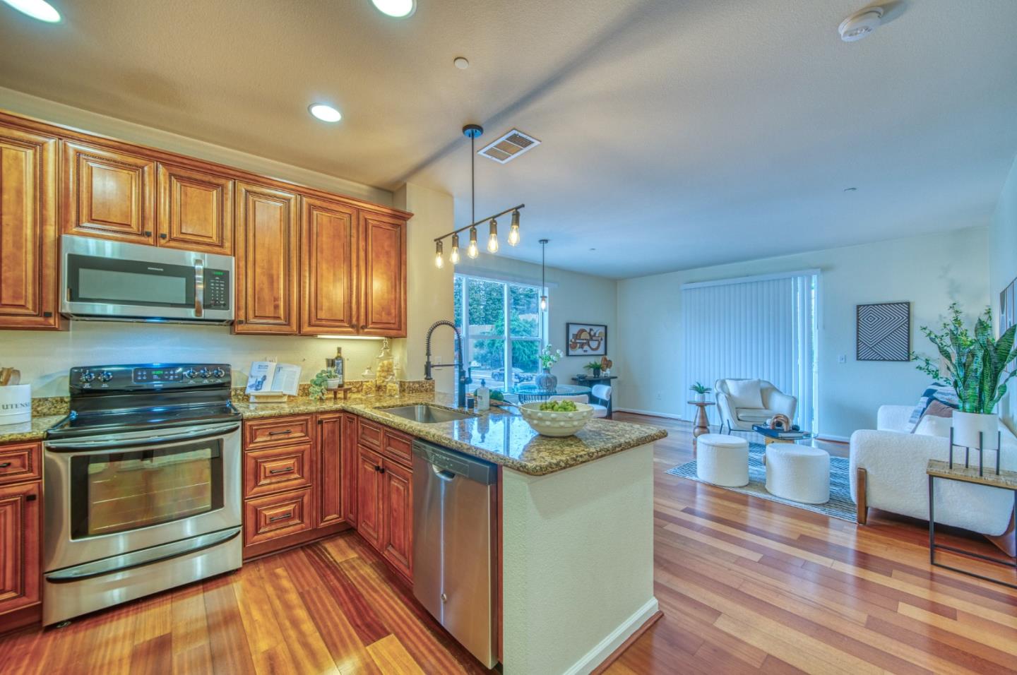 Detail Gallery Image 13 of 39 For 1445 Fruitdale Ave #101,  San Jose,  CA 95128 - 1 Beds | 1 Baths