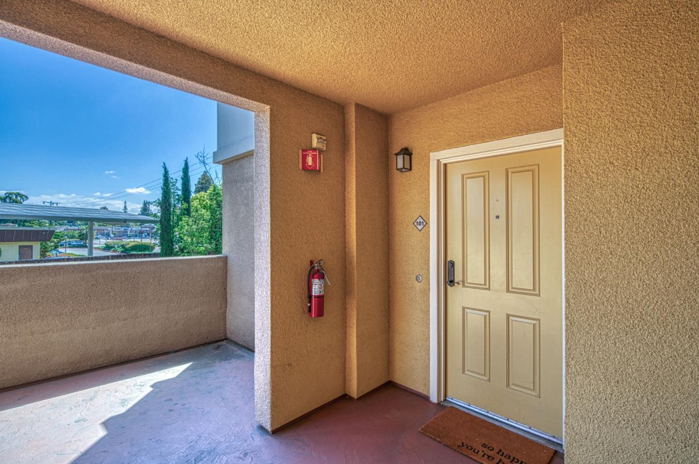 Detail Gallery Image 2 of 39 For 1445 Fruitdale Ave #101,  San Jose,  CA 95128 - 1 Beds | 1 Baths