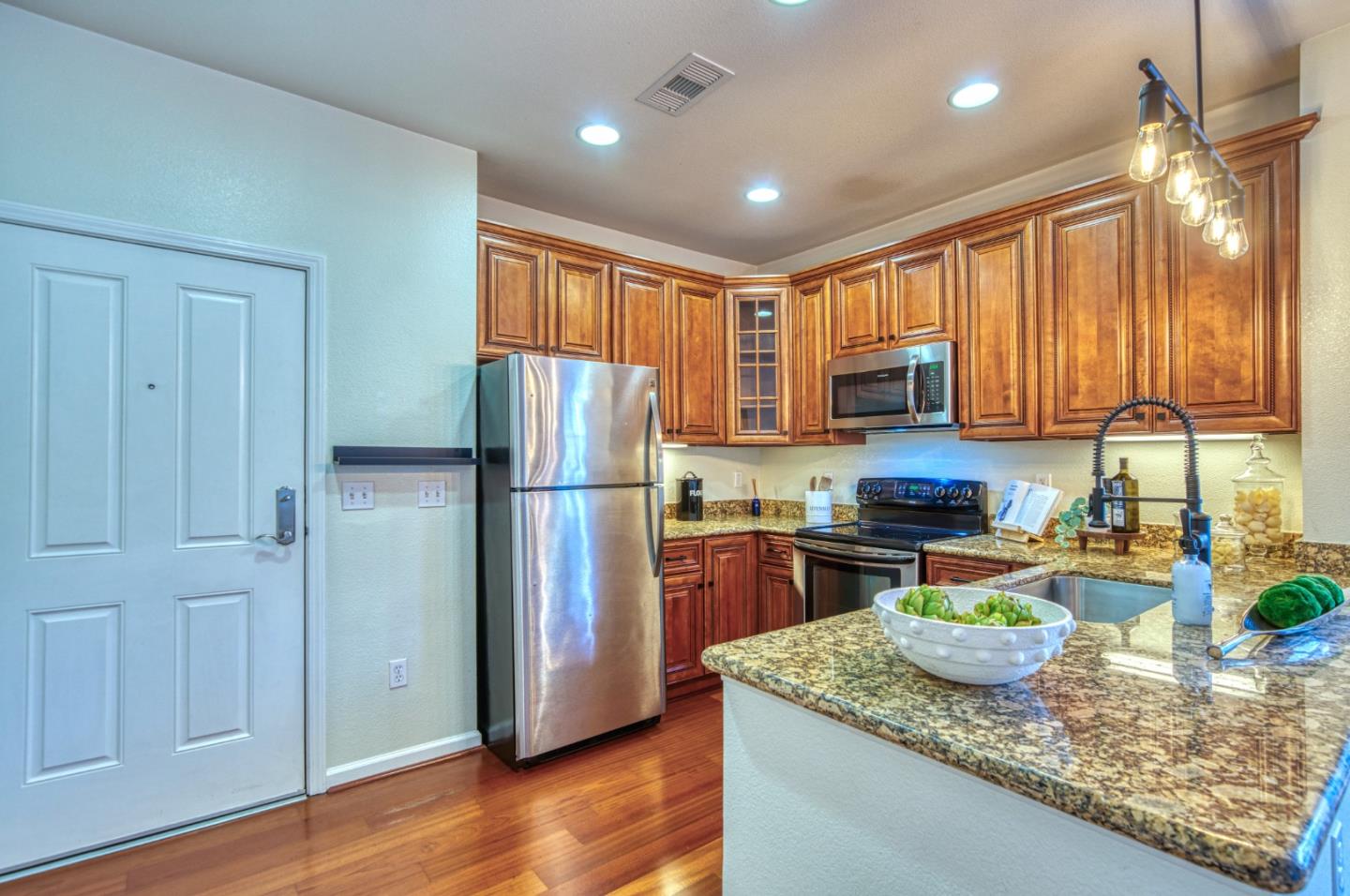 Detail Gallery Image 21 of 39 For 1445 Fruitdale Ave #101,  San Jose,  CA 95128 - 1 Beds | 1 Baths
