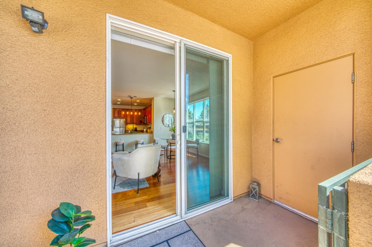 Detail Gallery Image 7 of 39 For 1445 Fruitdale Ave #101,  San Jose,  CA 95128 - 1 Beds | 1 Baths