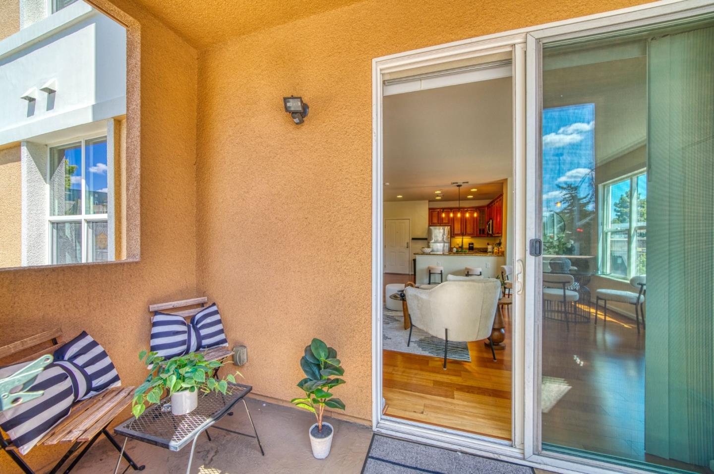 Detail Gallery Image 8 of 39 For 1445 Fruitdale Ave #101,  San Jose,  CA 95128 - 1 Beds | 1 Baths