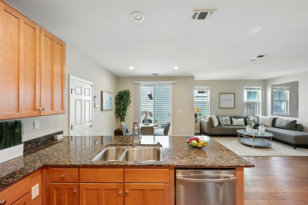 Detail Gallery Image 10 of 60 For 670 Woodland Ter, San Jose,  CA 95112 - 4 Beds | 2/1 Baths