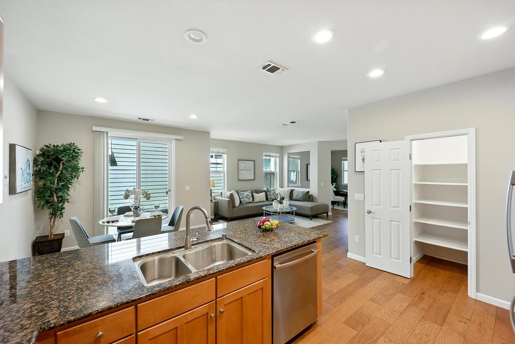 Detail Gallery Image 11 of 60 For 670 Woodland Ter, San Jose,  CA 95112 - 4 Beds | 2/1 Baths