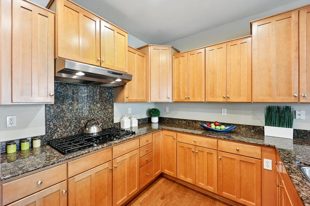 Detail Gallery Image 13 of 60 For 670 Woodland Ter, San Jose,  CA 95112 - 4 Beds | 2/1 Baths