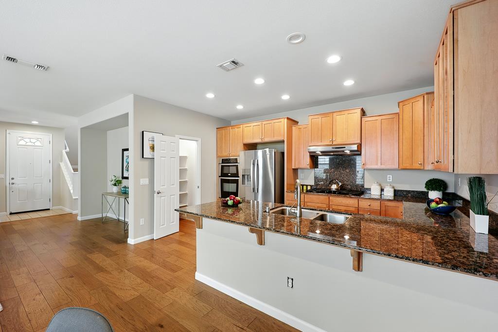Detail Gallery Image 16 of 60 For 670 Woodland Ter, San Jose,  CA 95112 - 4 Beds | 2/1 Baths