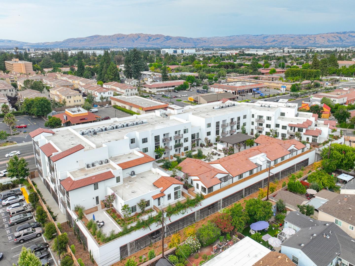 Detail Gallery Image 3 of 20 For 1850 El Camino Real #204,  Santa Clara,  CA 95050 - 2 Beds | 2 Baths