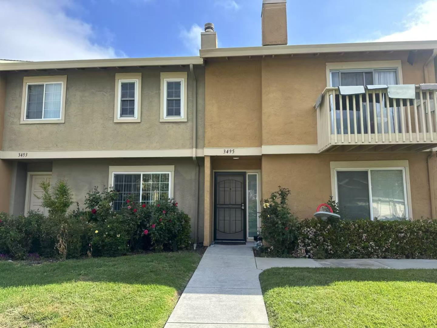 Detail Gallery Image 1 of 8 For 3495 Sugarcreek Dr, San Jose,  CA 95121 - 3 Beds | 2/1 Baths