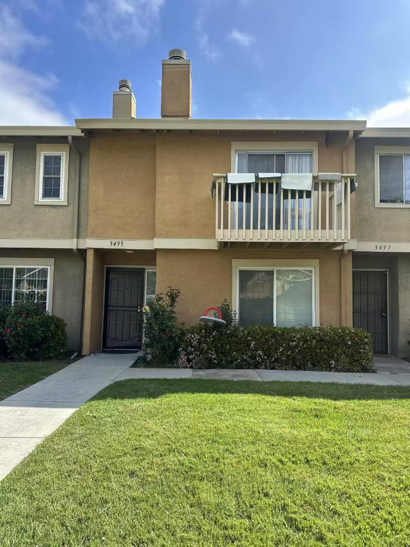 Detail Gallery Image 2 of 8 For 3495 Sugarcreek Dr, San Jose,  CA 95121 - 3 Beds | 2/1 Baths