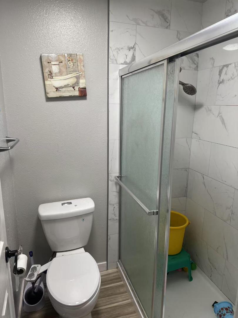 Detail Gallery Image 8 of 8 For 3495 Sugarcreek Dr, San Jose,  CA 95121 - 3 Beds | 2/1 Baths