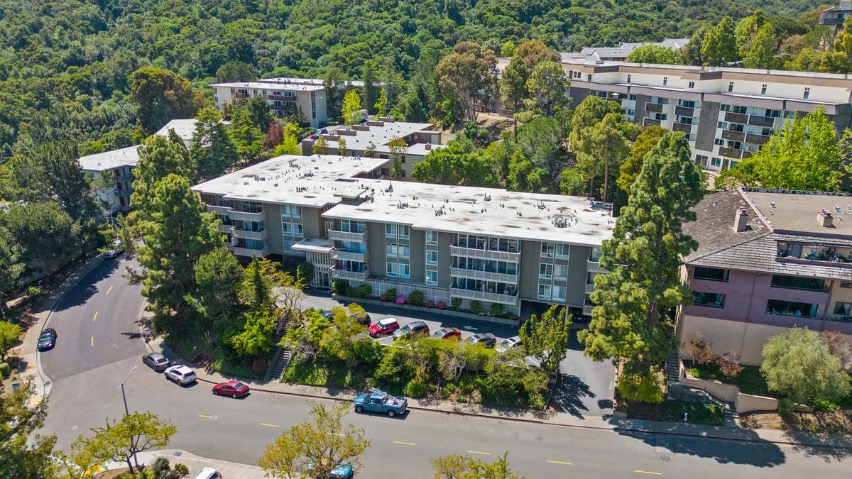 Detail Gallery Image 2 of 20 For 1101 Continentals Way #104,  Belmont,  CA 94002 - 1 Beds | 1 Baths