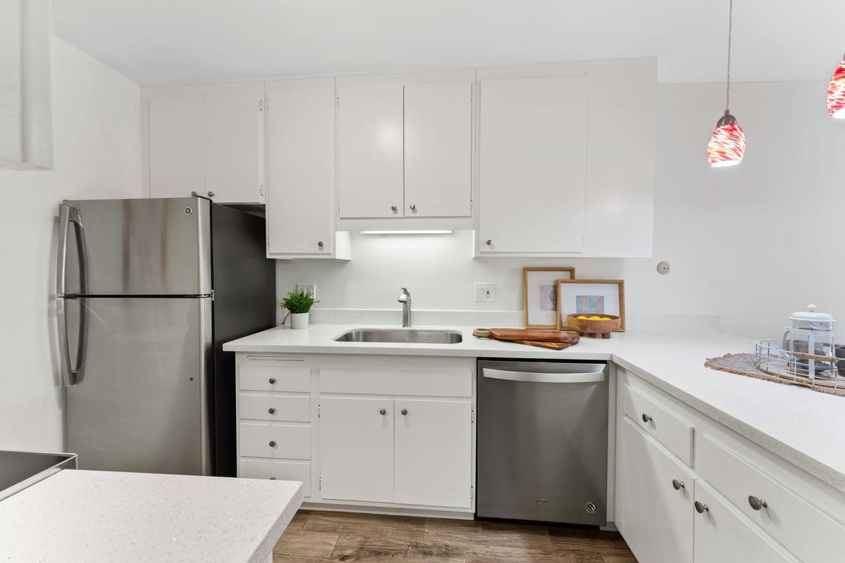 Detail Gallery Image 7 of 20 For 1101 Continentals Way #104,  Belmont,  CA 94002 - 1 Beds | 1 Baths